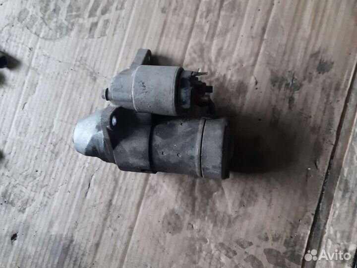 Стартер Nissan Serena QR20