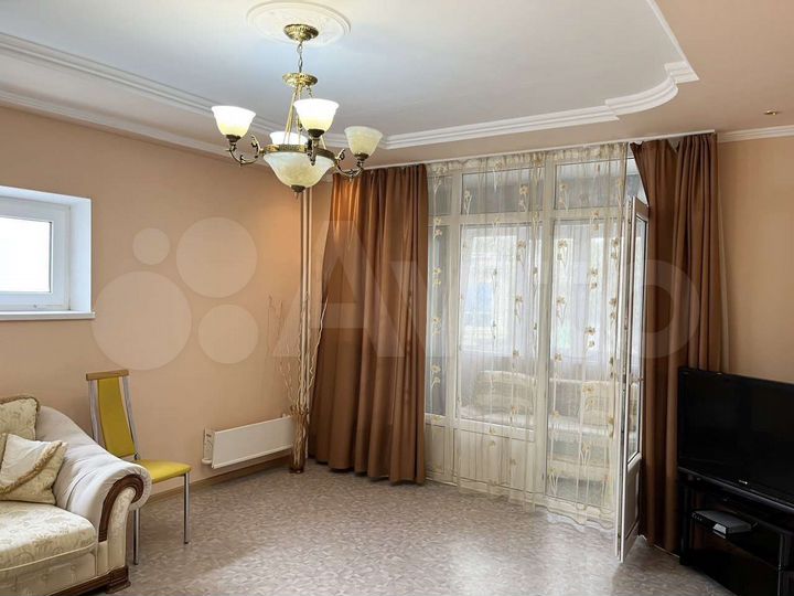 2-к. квартира, 70 м², 8/12 эт.