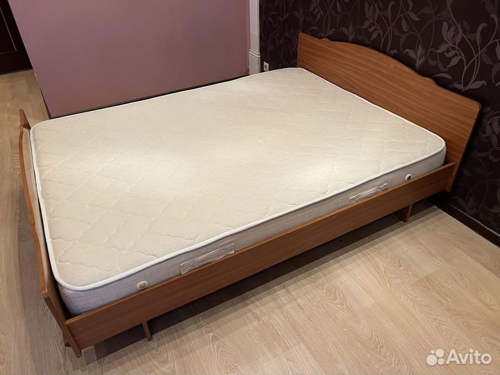 Кровать с матрасом полуторка