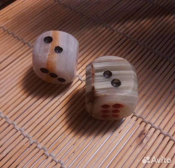 Игральные кубики из оникса