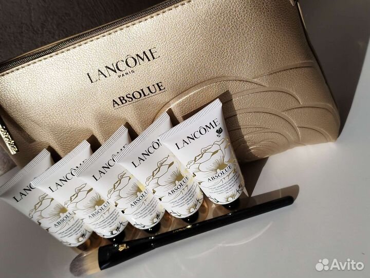 Набор косметики Lancome с кистью