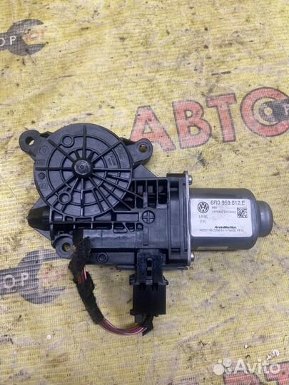 Мотор стеклоподъемника задний правый Volkswagen