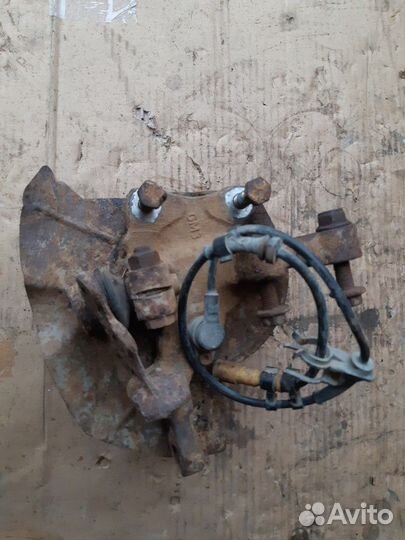 Кулак поворотный передний Опель Омега А