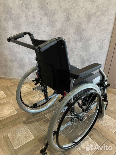 Инвалидная коляска