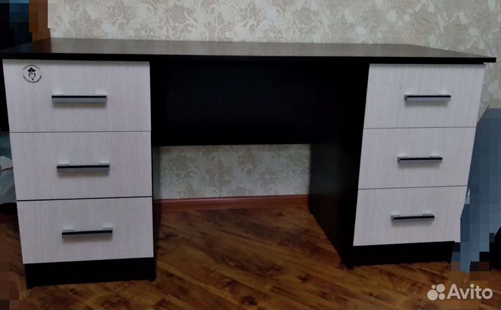 Письменный стол