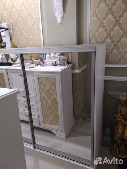 Шкаф купе с зеркалом