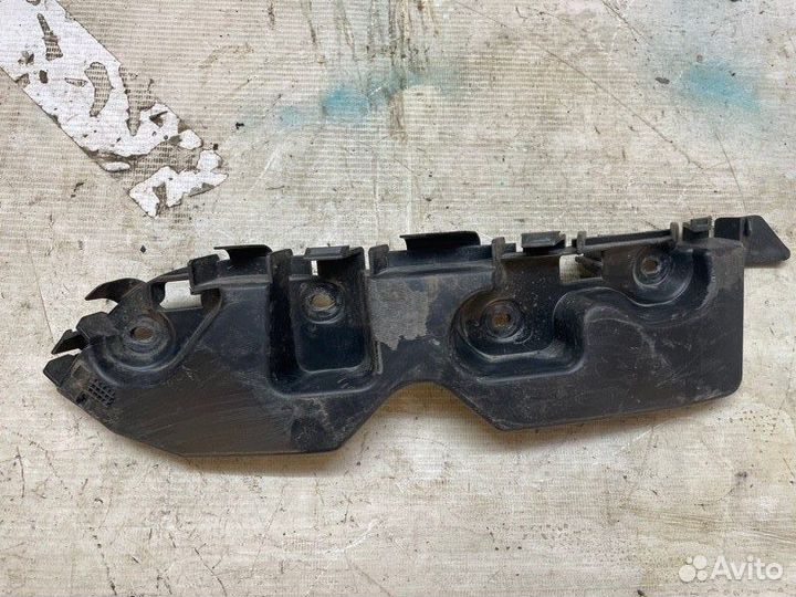 Кронштейн бампера передний правый Renault Duster