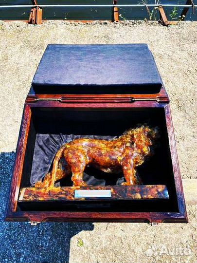 Янтарный лев,лев из янтаря