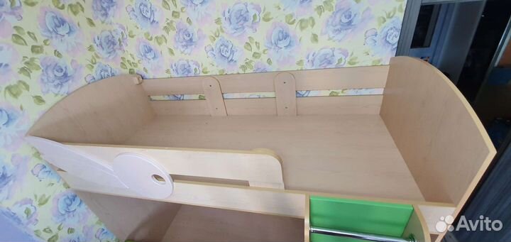 Детская двухярусная кровать