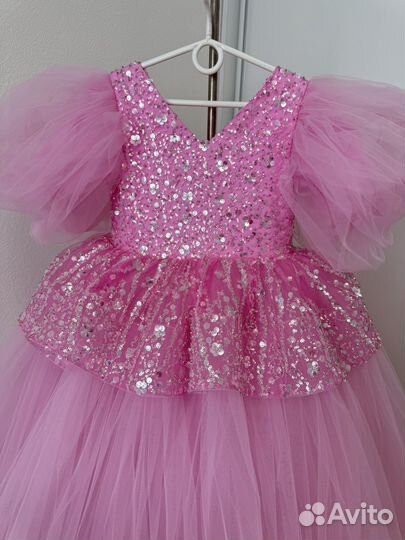 Нарядное платье для девочки ручной работы