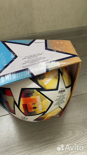 Футбольный мяч adidas