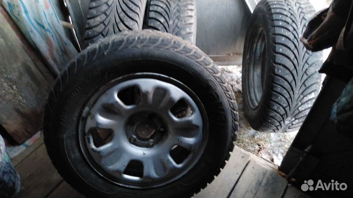 Sava Eskimo Stud 215/65 R16 98T