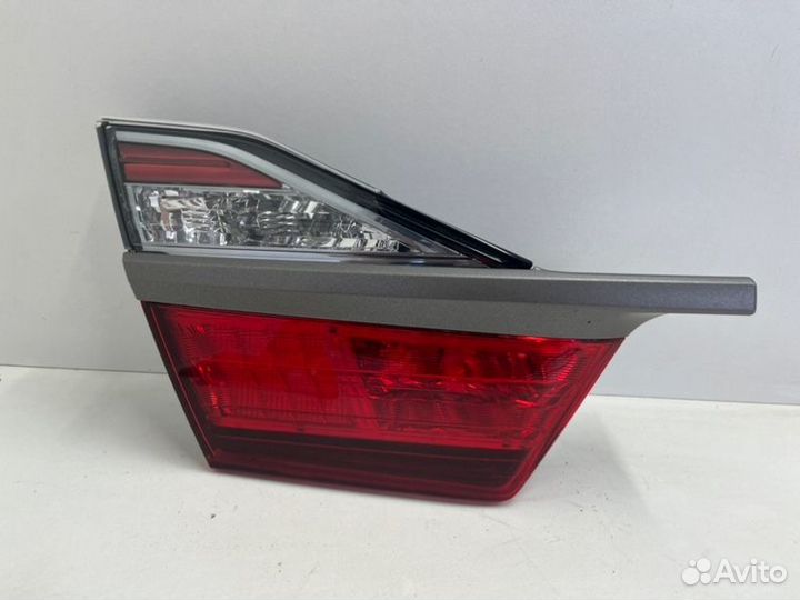 Фонарь внутренний левый Toyota Camry V55 2014-2018