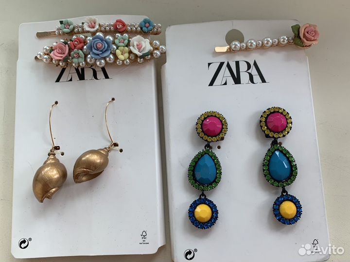 Браслет Uno de 50, серьги Zara