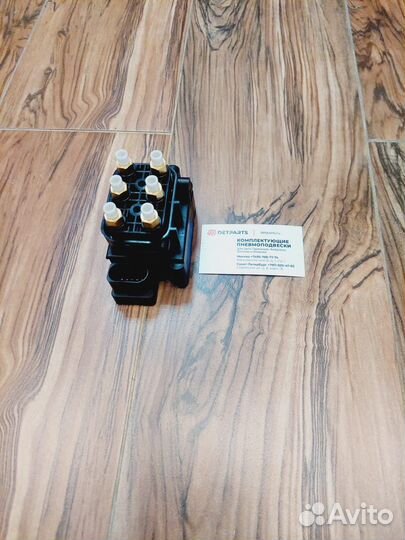 Блок клапанов пневмоподвески audi Q7