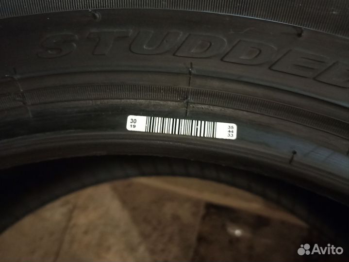 Pirelli Ice Zero 215/65 R17