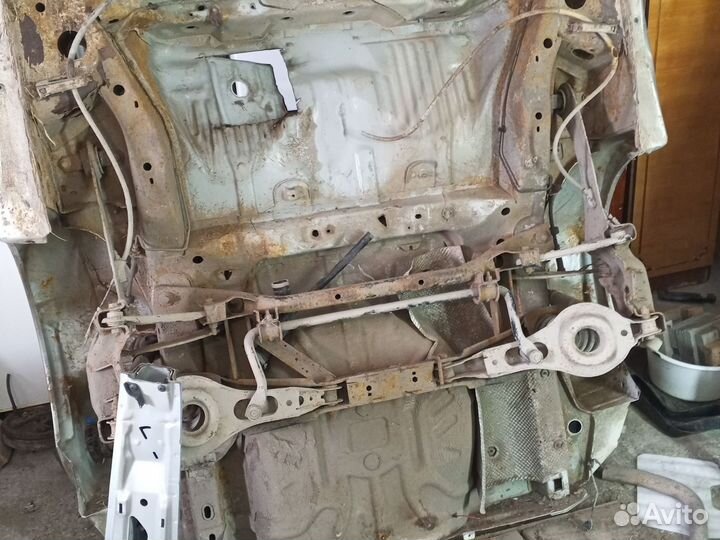 Крыло правое на Форд фокус 1 хэтчбек