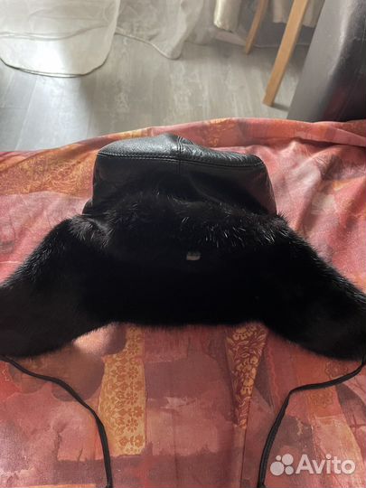 Мужская шапка и женская