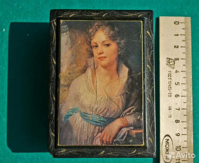 Шкатулку под палех размером 10.5 х 7.5 х 3.5 см