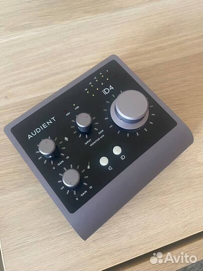 Звуковая карта Audient id4