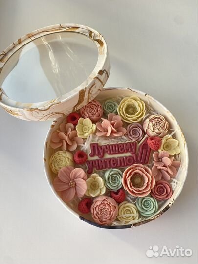 Композиция из шоколадных цветов