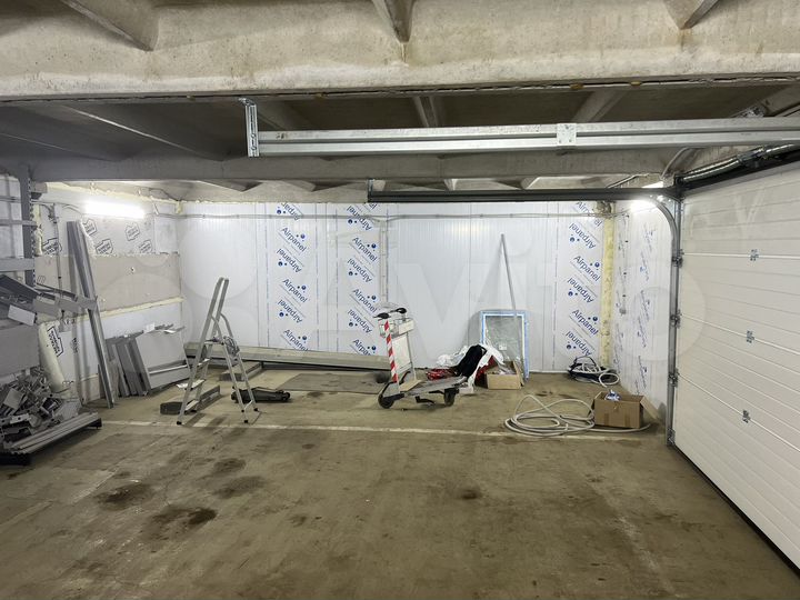 Гараж, > 30 м²