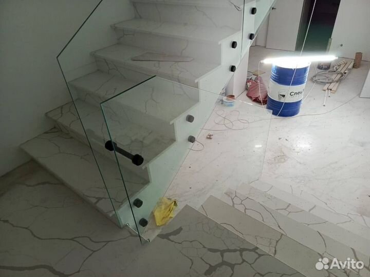 Стеклянное ограждение Перила для лестниц