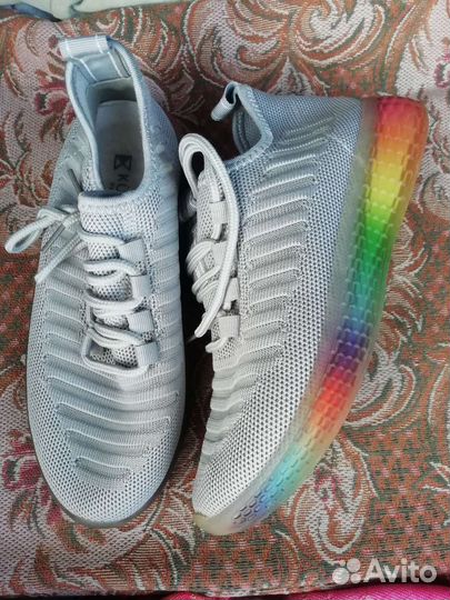 Кроссовки для девочки