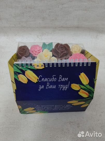 Подарок, шкатулка -планер с шоколадными цветами