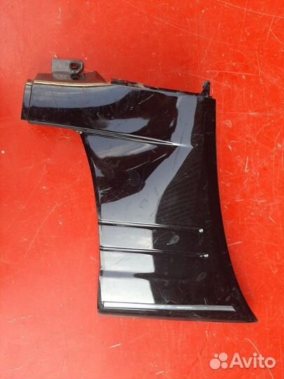 Молдинг на крыло передний левый Lexus Lx