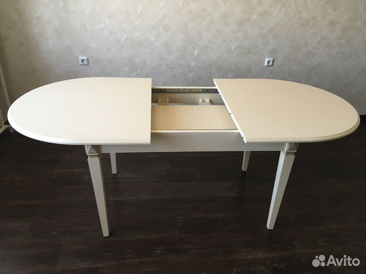 Продается стол для гостинной