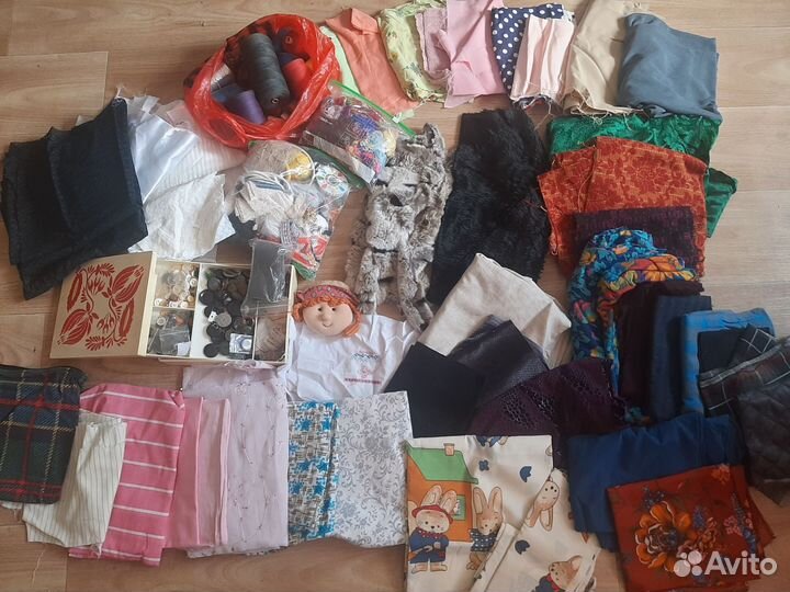 Ткани, нитки пуговицы, всё для шитья