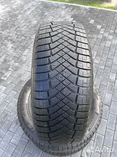 Pirelli Ice Zero FR 225/55 R18