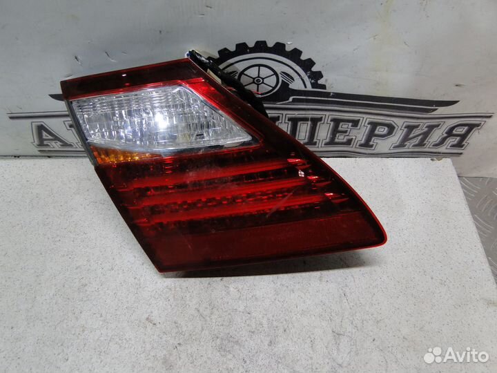 Фонарь крышки багажника правый Lexus LS460 2011