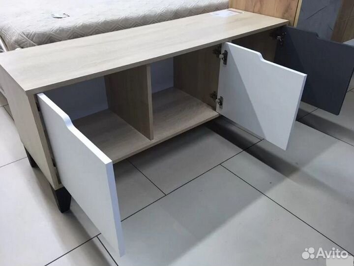 Тумба под тв на ножках