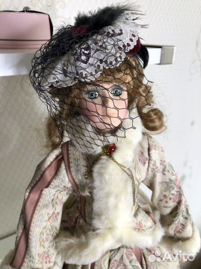 Кукла фарфоровая коллекционная