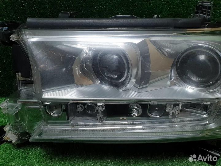 Фара левая Toyota Land Cruiser 200 (2015-2021) LED