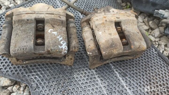 Суппорт тормозной передний правый Renault Sandero