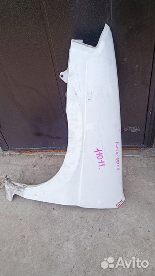 Крыло переднее левое Mazda Demio DW3W DW5W 1998