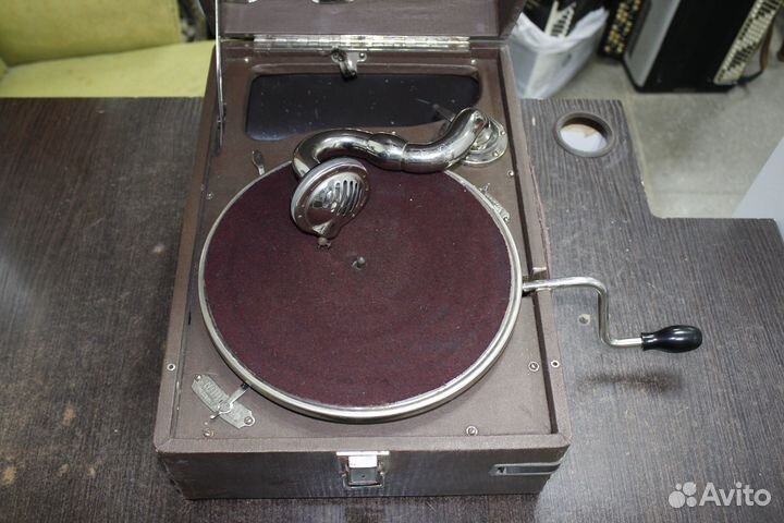 Патефон завод молот