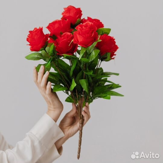 Искусственный букет цветов из 9 голов розы