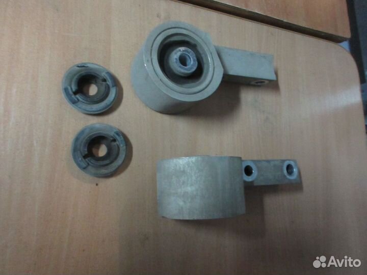 Сайлентблок переднего рычага Хонда Пилот 2