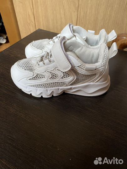 Кроссовки для девочки