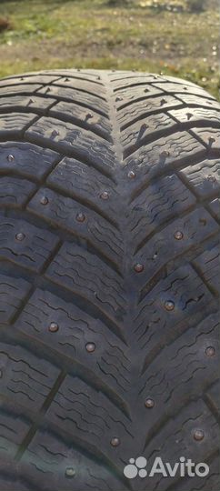 Michelin X-Ice North 4 215/55 R18