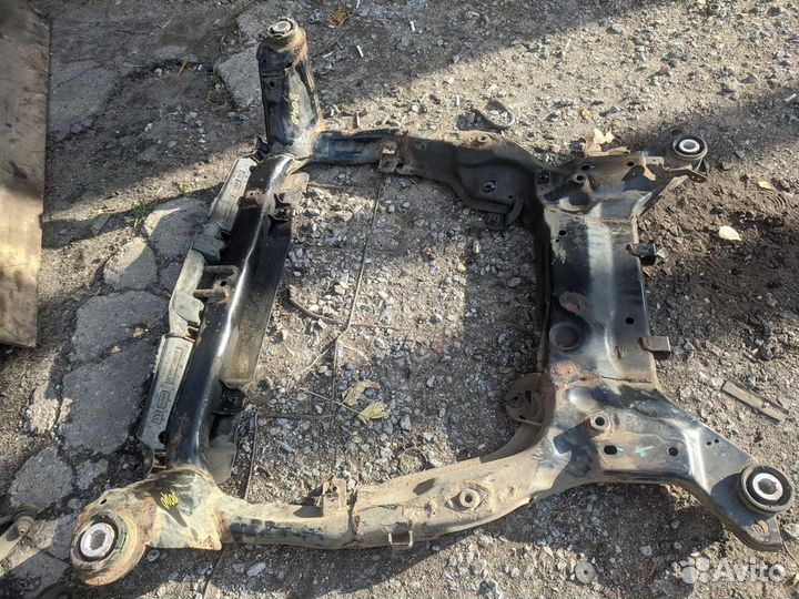 Передний подрамник Land Rover Freelander 2