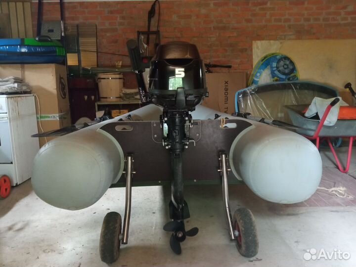 Лодка с мотором