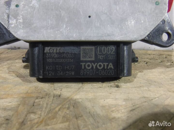 Блок управления фарой Toyota Camry V70 (2017)