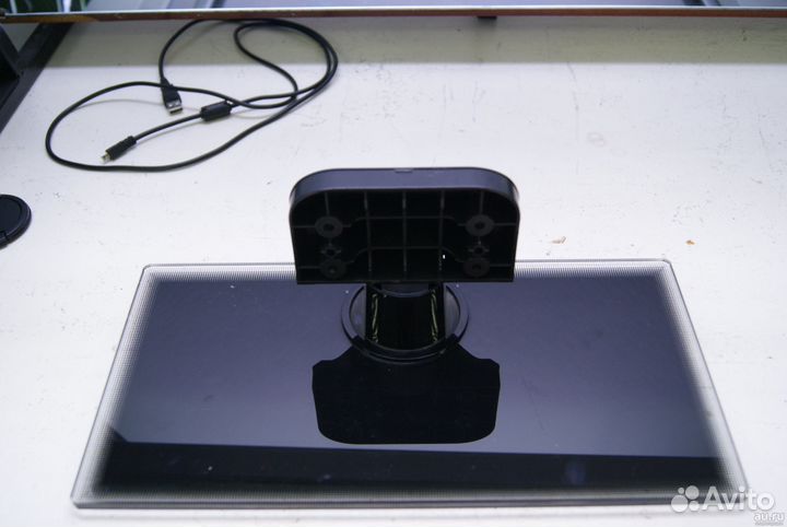 Штатная подставка, ножка телевизора