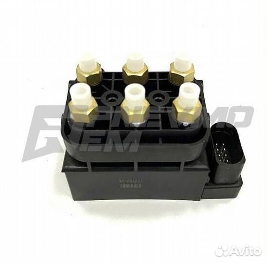 Блок клапанов пневмоподвески Volkswagen Touareg