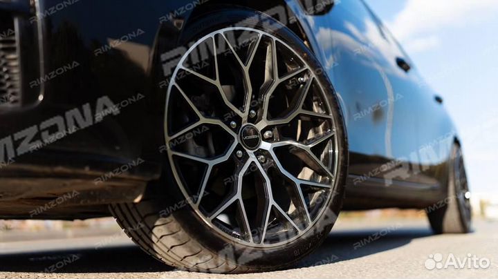 Литой диск в стиле vossen R19 5x114.3. Стильный бр